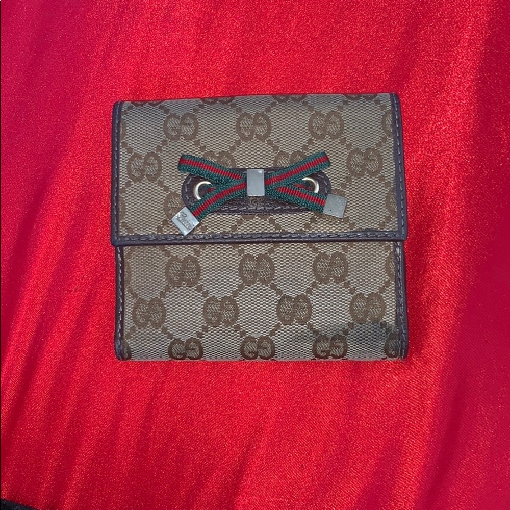 AUTHENTIC GUCCI WALLET